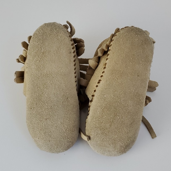 Minnetonka Fringe Baby Bootie Tan - Picture 6 of 13